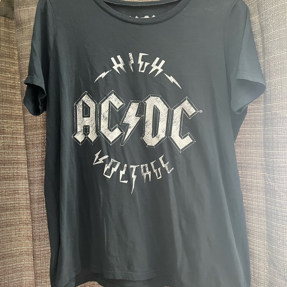 graphic t